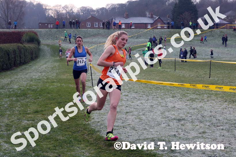 Durham City 1st leg senior women Durham Cathedral Relays. Photo: David T. Hewitson/Sports for All Pics